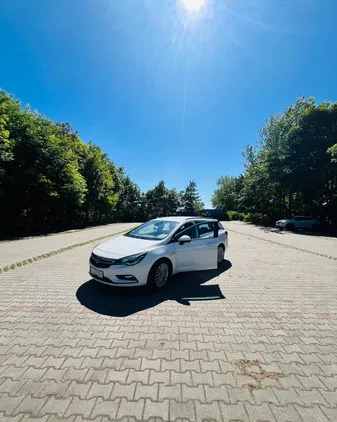 śląskie Opel Astra cena 31500 przebieg: 260000, rok produkcji 2016 z Tomaszów Mazowiecki